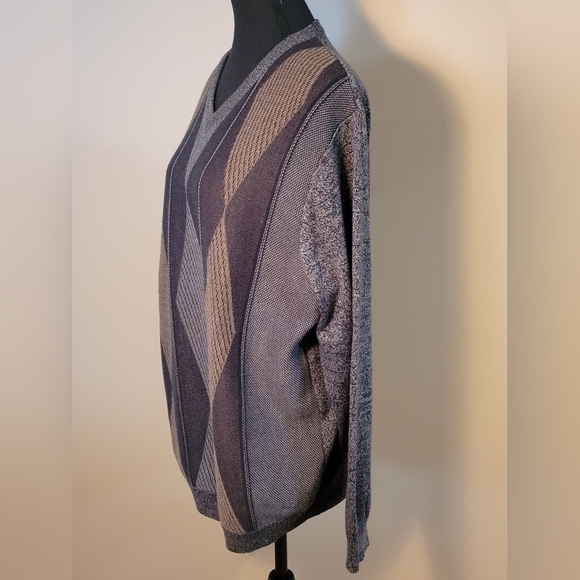 ARNOLD PALMER V-Neck Sweater with Diamond Pattern, Size Large - Picture 2 of 10